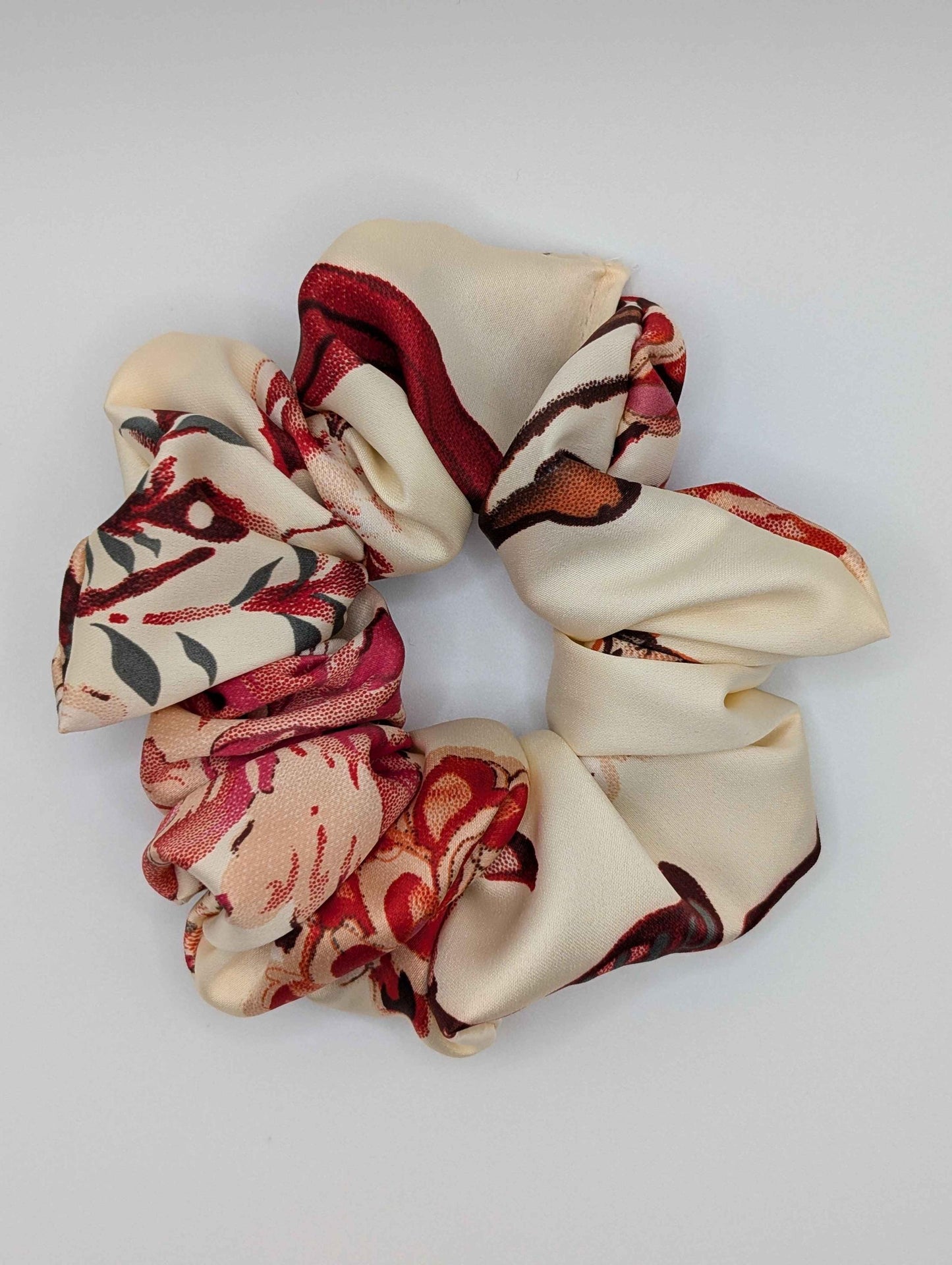 Bright Autumn Scrunchie, Sateen Scrunchie, Cream and Red, Beige and Red, Fall Florals, Autumn Vibes, Cozy, Gift Ideas, Classic Look